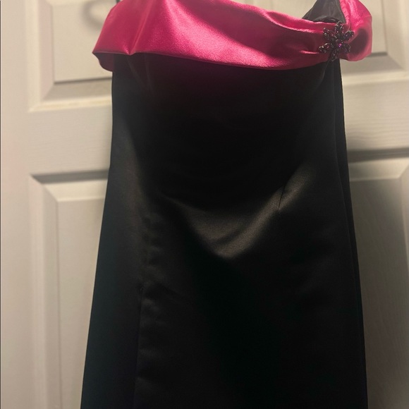 Vintage formal gown with brooch - Picture 2 of 3